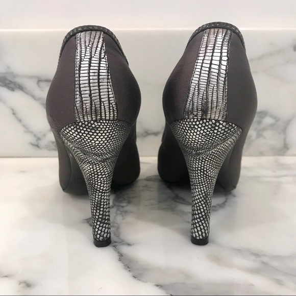 Marc Jacobs Peep Toe Pump with Bow - Picture 3 of 6